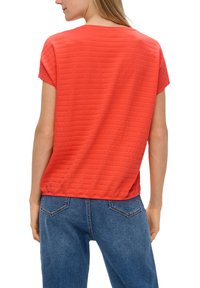 s.Oliver MIT ÜBERSCHNITTENEN SCHULTERN - T-Shirt basic - hellorange