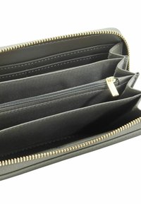 Portafoglio grigio con cerniera dorata, dotato di più scomparti, compresa una sezione con zip e porta schede, realizzato in materiale sintetico testurizzato.