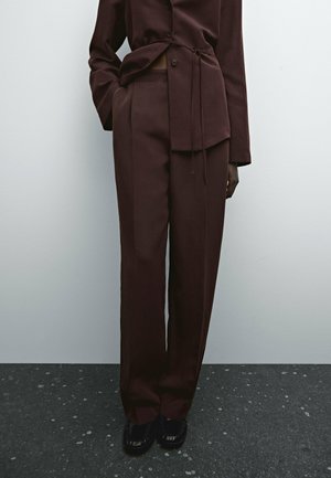 FLOWING WITH DARTS AND THIN WAISTBAND - Pantaloni - bordeaux