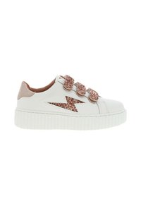 Baskets en cuir blanc avec une semelle texturée blanche. Comprend trois bandes auto-agrippantes en paillettes roses et un motif d'éclair pailleté sur le côté.