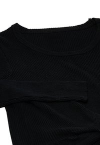 Schwarzes, geripptes Langarmoberteil mit rundem Halsausschnitt. Weicher Stoff, enganliegendes Design mit durchgehenden vertikalen Rippen.