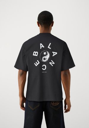 SLHBOXY TEE - Marškinėliai su spaudiniu - black/white