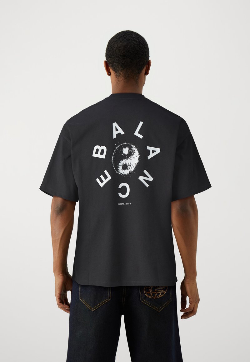 Selected Homme SLHBOXY TEE - Apdrukāts T-krekls - black/white