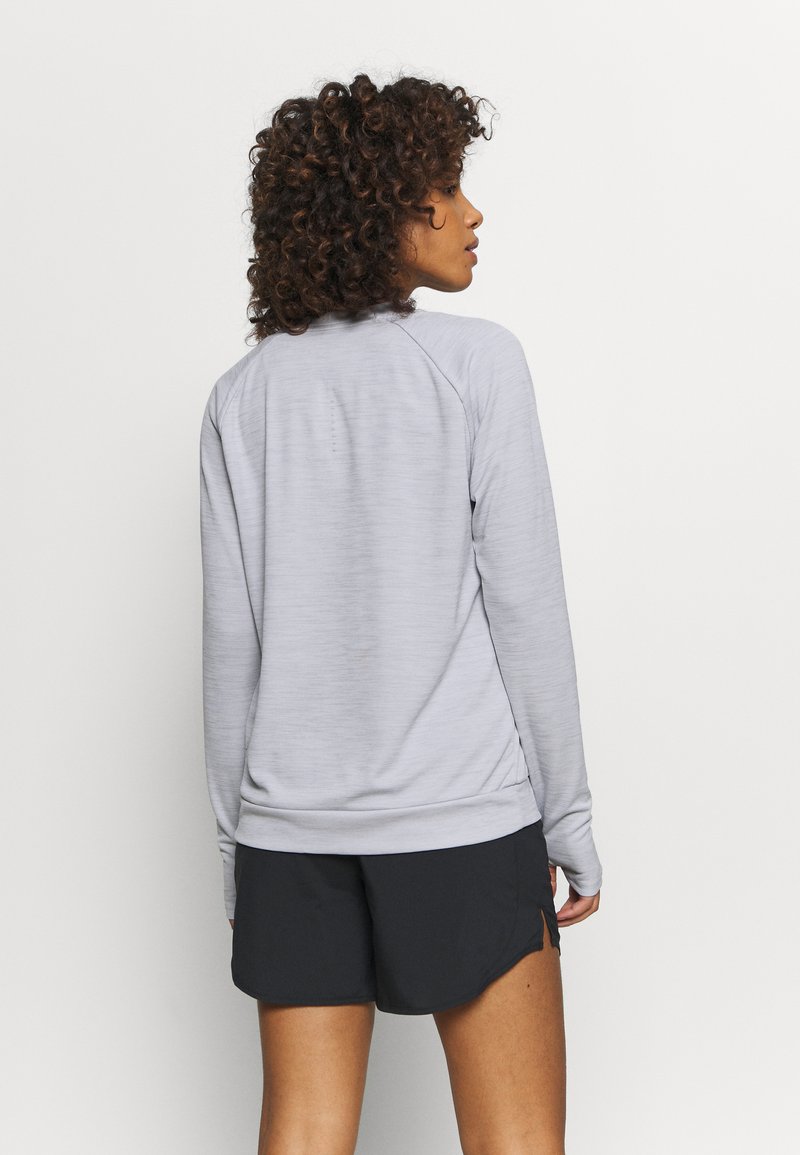 Damen T-Shirts | Nike Performance PACER CREW Langarmshirt smoke grey/grau - SQ71697 Damen T-Shirts | Nike Performance PACER CREW Langarmshirt smoke grey/grau - SQ71697