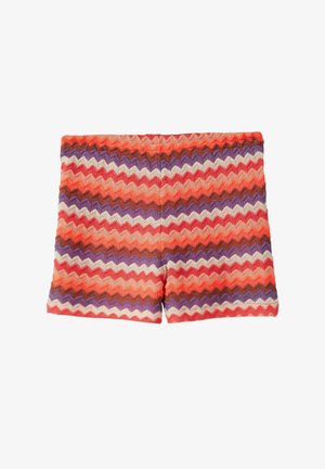 Shorts en maille avec des rayures horizontales en zigzag dans les couleurs orange, rouge, violet et beige, présentés à plat sur un fond blanc.
