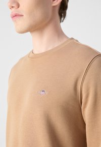 GANT SHIELD C NECK - Sweater - warm khaki