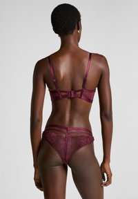 Hunkemöller AVELA - Slip - red