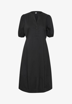 Černé šaty s nabíranými rukávy, výstřihem do V a jedním knoflíkem. Vyrobeny z hladkého materiálu, mají volný střih do délky nad kolena.