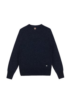 Tumši zilas krāsas adīts džemperis, kas izgatavots no teksturēta auduma, ar apaļu kaklu, garām piedurknēm un mazu logotipa detaļu apakšējā kreisajā stūrī.