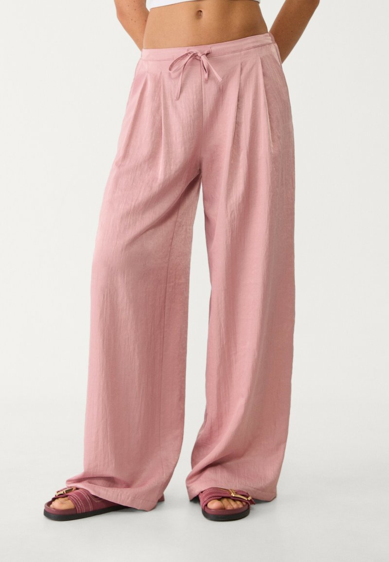 Stradivarius - TEXTURED DRAWSTRING  - Stoffhose - pink, Vergrößern
