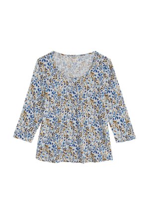 Camiseta de mujer con estampado floral y mangas tres cuartos, que presenta diseños en azul y marrón sobre un fondo claro y un escote redondo.