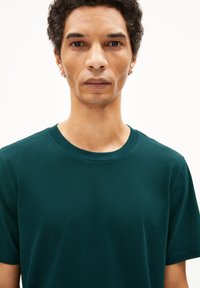 ARMEDANGELS JAAMES - T-shirt basic - deep teal