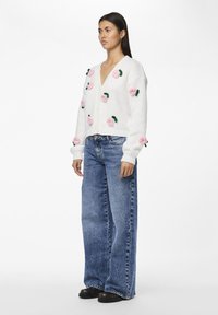 Pieces PCLYDIA - Cardigan - cloud dancer detail flower