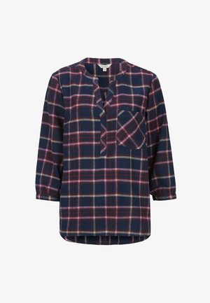 Geruite shirt met een marineblauwe, bordeauxrode en roze kleurenschema. Heeft een ronde halslijn, lange mouwen en een voorkantzak. Zachte stoftextuur.