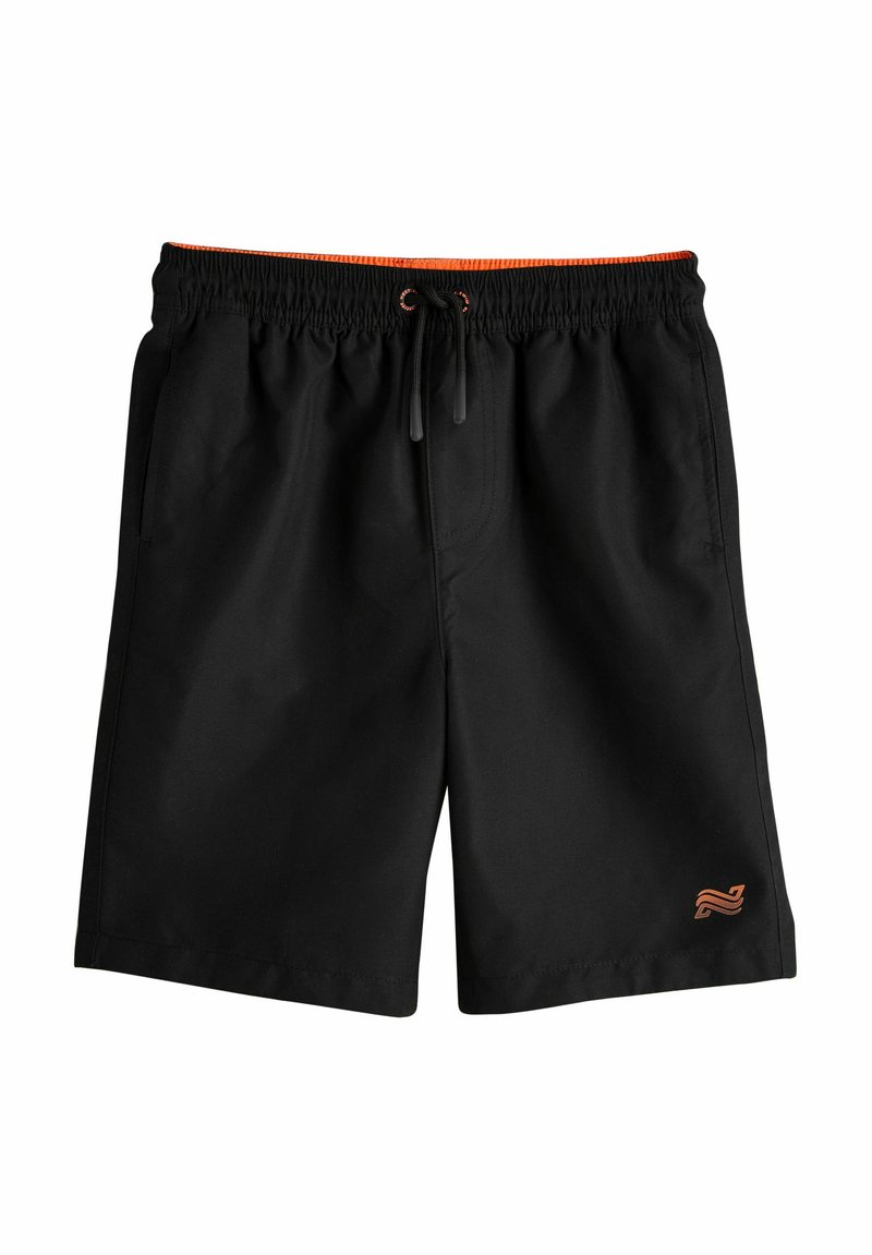 Černé plavkové šortky s elastickým pasem, oranžovým šňůrkou a malým vyšívaným logem na dolní levé noze. Hladká textura.