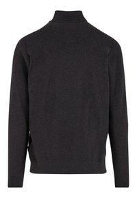 Dunkelgrauer Langarmpullover mit hohem Kragen, gerippten Bündchen und Saum, von hinten auf einem weißen Hintergrund gezeigt.