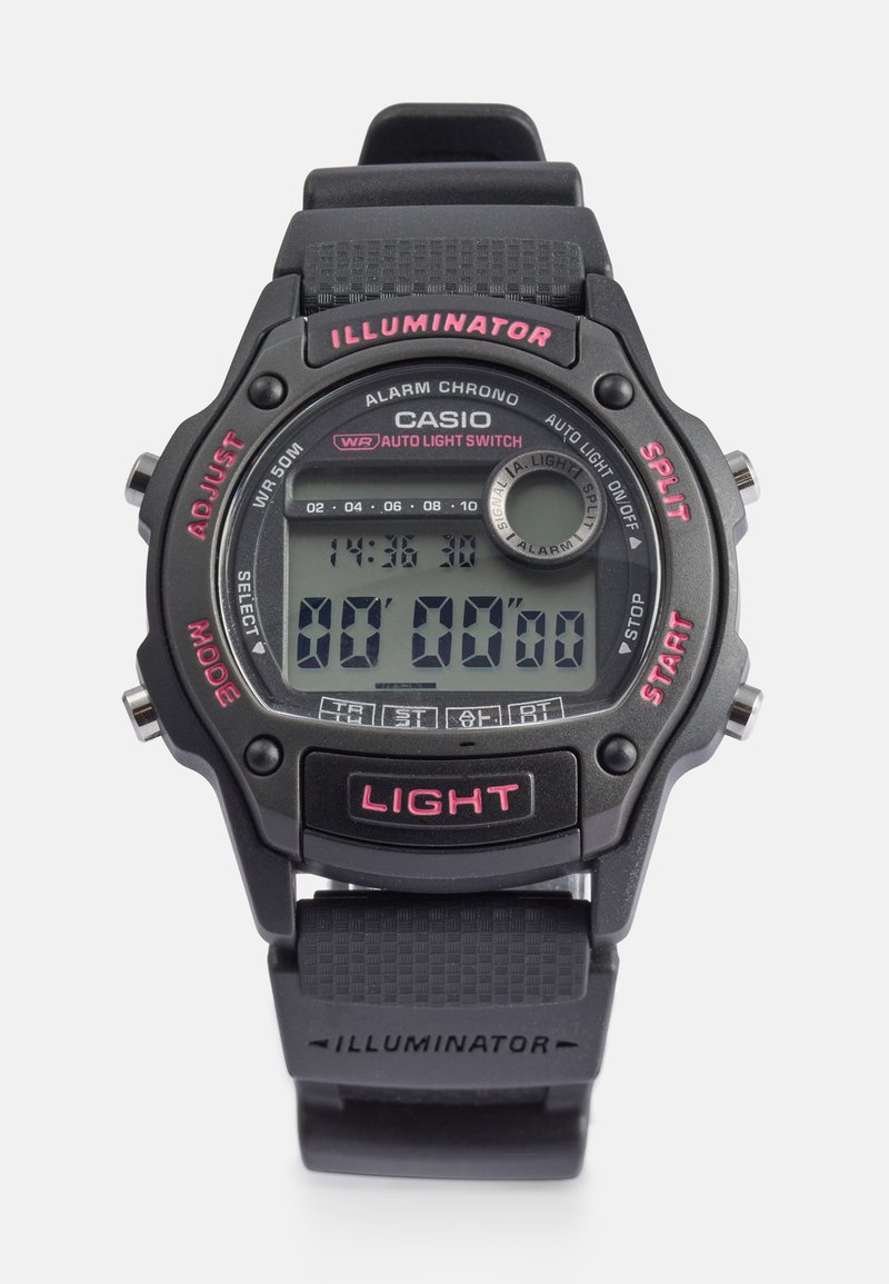 Relógio digital Casio com pulseira de borracha preta, apresentando um mostrador quadrado, detalhes em vermelho e vários botões para funções como alarme e luz.