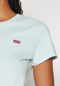 Levi's® THE PERFECT TEE - T-shirts - pastel blue