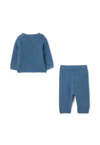 Conjunto de punto azul para cochecito de bebé, que incluye un suéter de manga larga con textura acanalada y pantalones a juego con una cinturilla suave.
