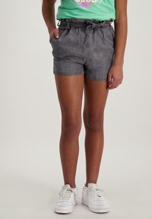Grijze denim shorts met een elastische tailleband en trekkoorddetail, voorzien van zijzakken en een comfortabele, ruime pasvorm.