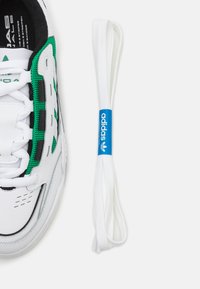 adidas Originals ADI2000 UNISEX - Treniņu apavi - footwear white/green