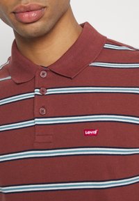 Levi's® Polo - grounded cinnamon/stick blue