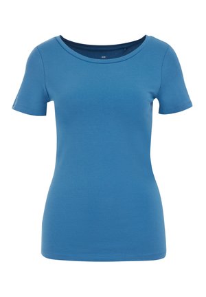 Zila īsām piedurknēm T-kreklā, kas izgatavots no mīksta kokvilnas, ar noapaļotu kakla izgriezumu un pieguļošu dizainu. Gluda tekstūra, bez rakstiem vai akcentiem.