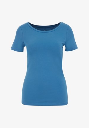 Sinine lühikeste varrukatega T-särk pehmest puuvillast, ümarate kaelustega ja keha lähedalt istuva lõikega. Sile tekstuur, ilma mustrite või aktsentideta.