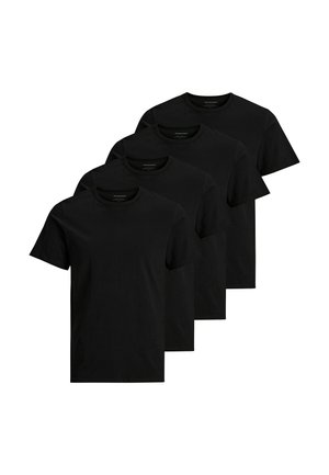 Quatre t-shirts noirs unis à manches courtes et col rond superposés en diagonale sur un fond blanc.