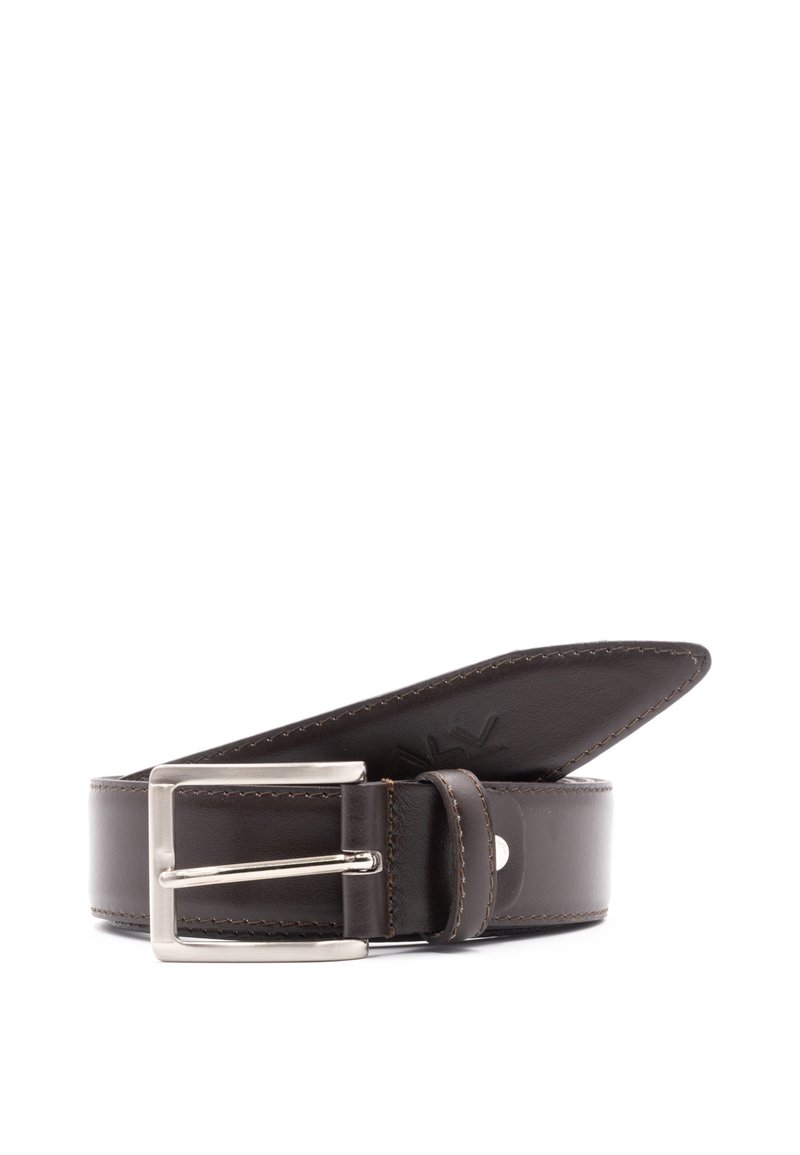 Brązowy skórzany pasek z srebrną metalową klamrą. Charakteryzuje się gładką teksturą i kontrastowym ściegem. Zwężający się koniec z wytłoczonym logo.