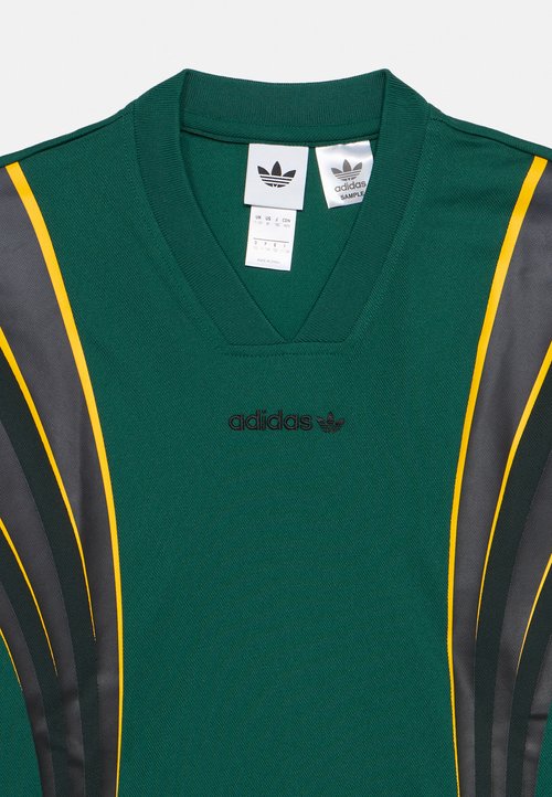 adidas LOOSE BATWING SANTIAGO JUNIOR UNISEX - Camiseta estampada - collegiate green/black — photo 4