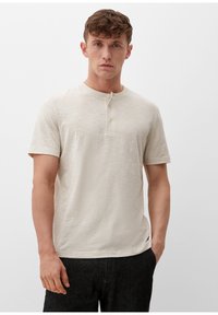 s.Oliver MIT HENLEYAUSSCHNITT - T-shirt basic