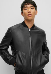 HUGO Skinnjacka - black one