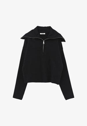 Sudadera negra recortada con cuello alto, cierre de media cremallera y mangas largas. Tela suave, diseño minimalista y sin estampados.