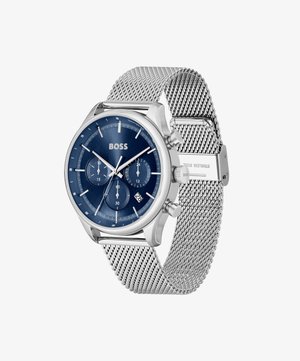 Zilveren roestvrijstalen horloge met een blauwe wijzerplaat, drie subwijzers, mesh band en datumvenster. Eenvoudige cijfermarkeringen en gepolijste accenten.