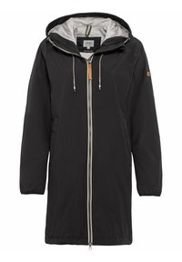 Schwarze Jacke mit Kapuze, aus recyceltem Material hergestellt. Sie verfügt über einen vollständigen Reißverschluss, seitliche Taschen und beige Akzente am Reißverschluss und Etikett.