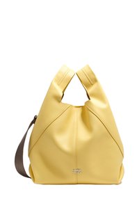 Żółta skórzana torebka o zaokrąglonym kształcie, z dwoma krótkimi uchwytami i brązowym paskiem na ramię. Zauważalne detale przeszyć oraz logo.