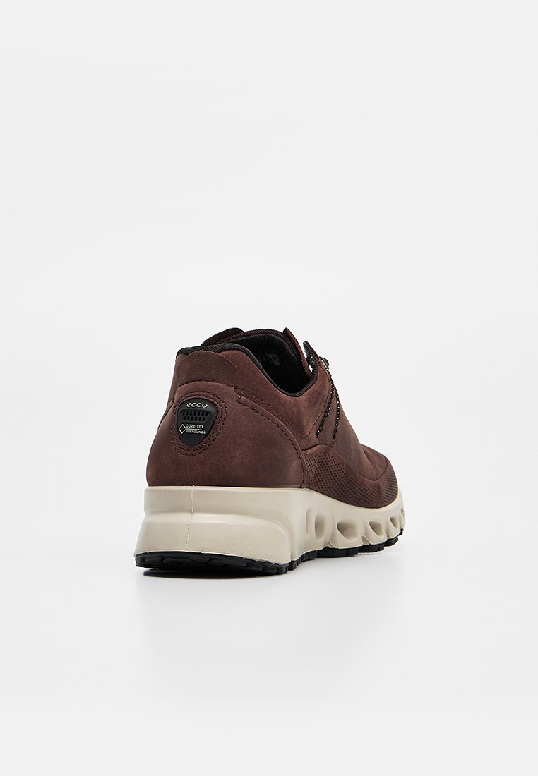 Sneaker low