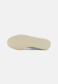 Thumbnail Image 8