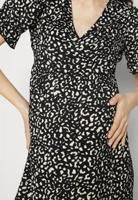 MAMALICIOUS Vapaa-ajan mekko - off-white