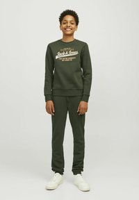 Jack & Jones Junior JJELOGO CREW - Mikina - kombu green
