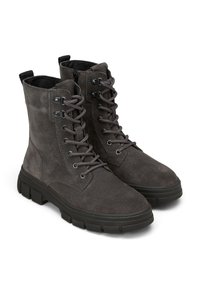 Szare zamszowe buty wojskowe z sznurowanym przodem, metalowymi oczkami, wyściełanym kołnierzem i wytrzymałą czarną gumową podeszwą. Czysty design bez widocznych wzorów.