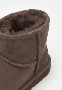UGG CLASSIC MINI II UNISEX - Bottines - burnt cedar