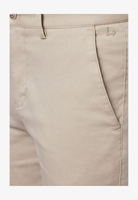 Niewybrane, light beige