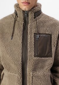 Guess Fleecejakke - traditional khaki