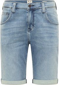 Shorts en denim bleu clair avec une finition légèrement délavée. Design à cinq poches, fermeture à bouton et ourlets retroussés. Détails cousus qui soulignent les coutures.