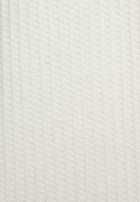 Gehaakt stoffen in off-white met een gemarmerd patroon van verticale ribbels en kleine verhogingen, wat een subtiele driedimensionale uitstraling creëert.