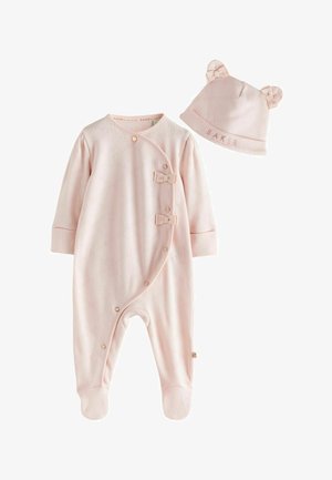 Morbido body rosa per neonato con maniche lunghe, gambe con piedini, bottoni a pressione, due fiocchi decorativi e cappellino coordinato con orecchie da orso.