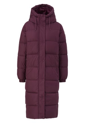 Langer lila Daunenmantel mit Kapuze, Druckknöpfen, elastischen Bündchen und vertikalem Steppmuster. Hergestellt aus strukturiertem, isoliertem Material.