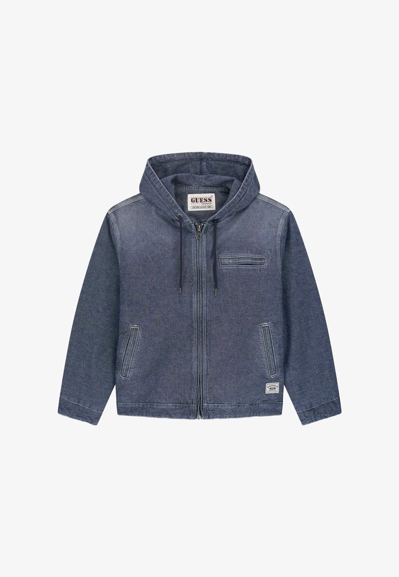 Sweat à capuche zippé en denim avec cordon de serrage, deux poches avant et une petite poche poitrine, avec étiquette de la marque Guess à l’intérieur du col.